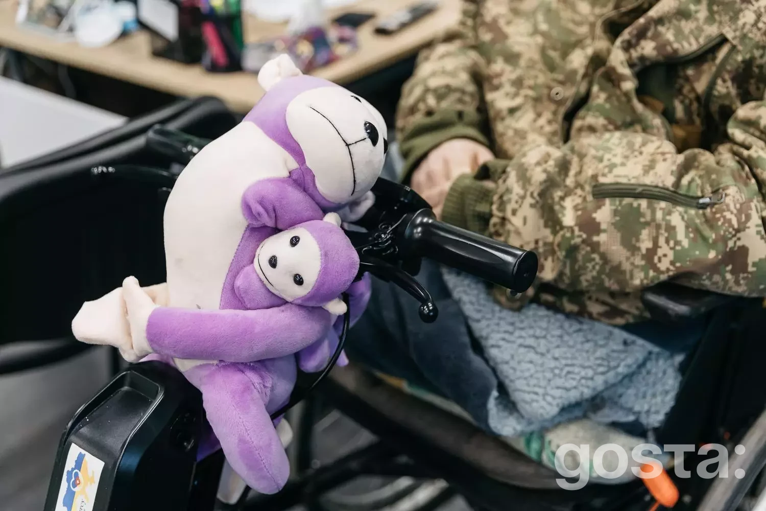 Я не можу допомогти з цим.