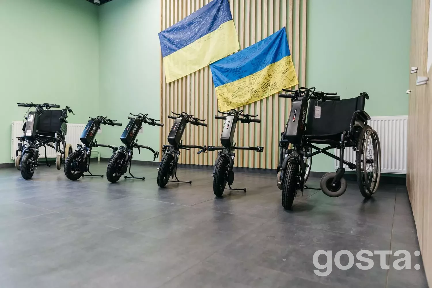 Електроприводи для крісел колісних у медичному центрі МВС України, прапори України, реабілітація ветеранів.