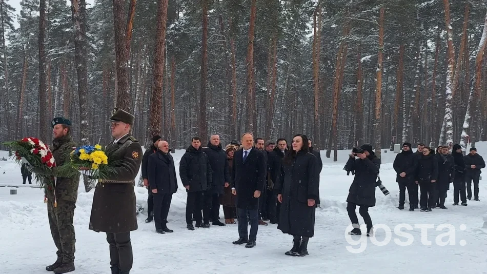 Биківнянські могили: Туск і Бережна вшанували жертв радянських репресій – чому ця церемонія важлива саме зараз?