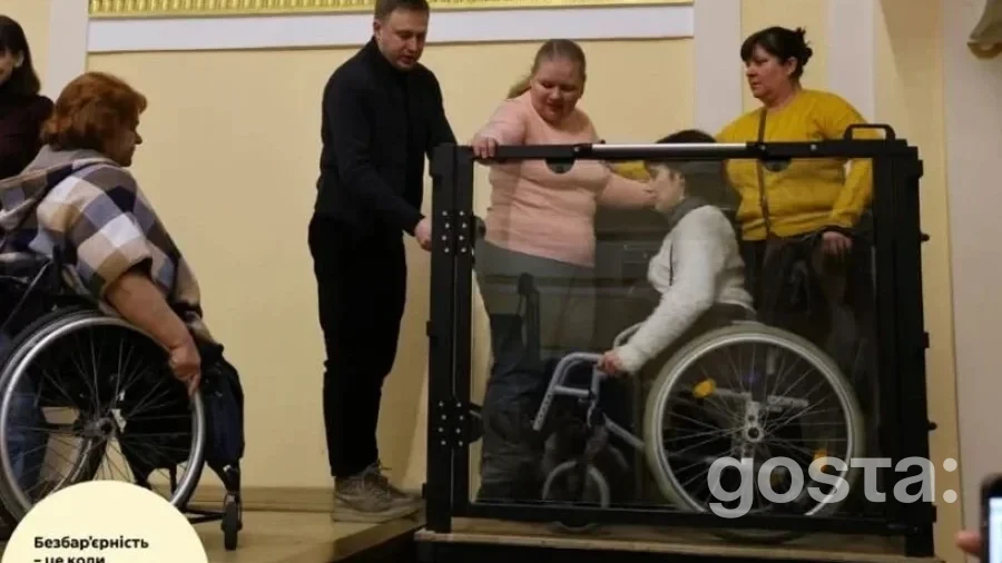 Безбар’єрний простір у дії: Львівська національна філармонія запустила перший в Україні підйомник на сцену
